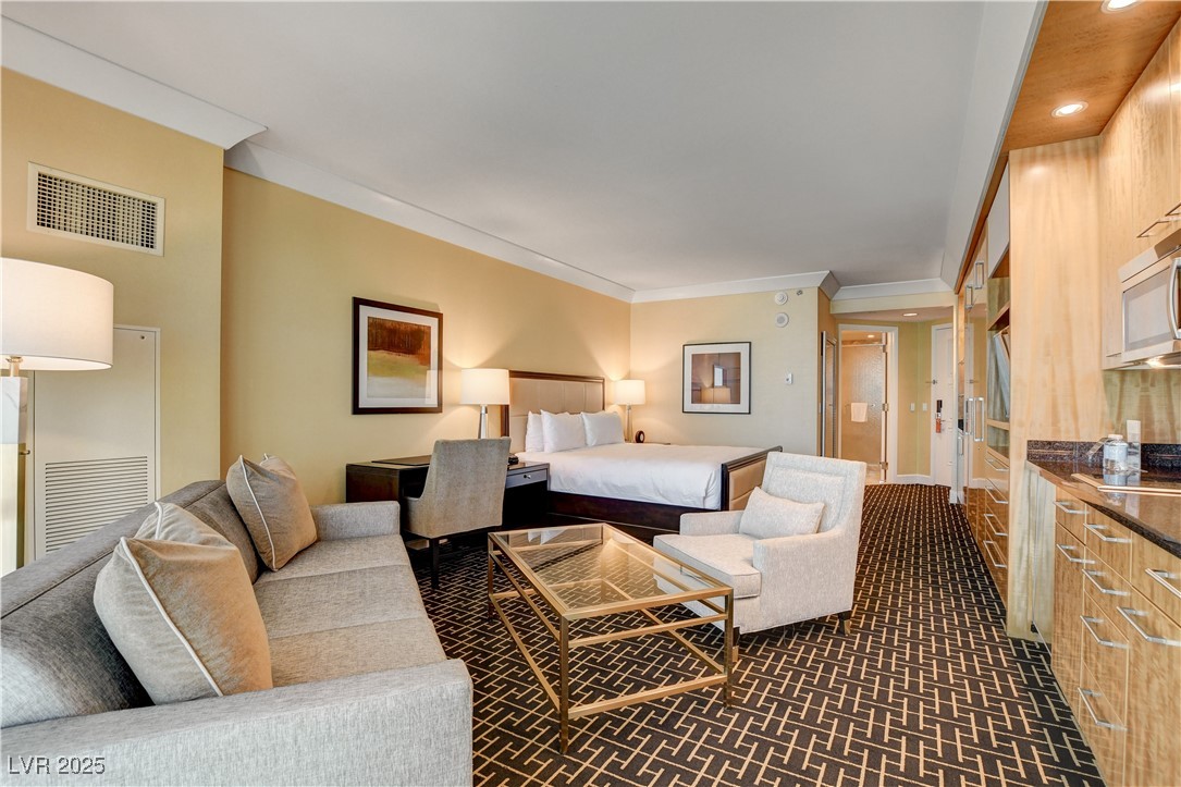 2000 North Fashion Show Drive 3316