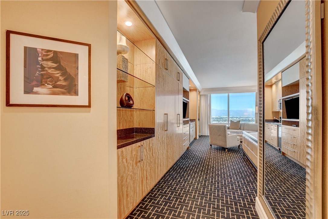 2000 North Fashion Show Drive 3316