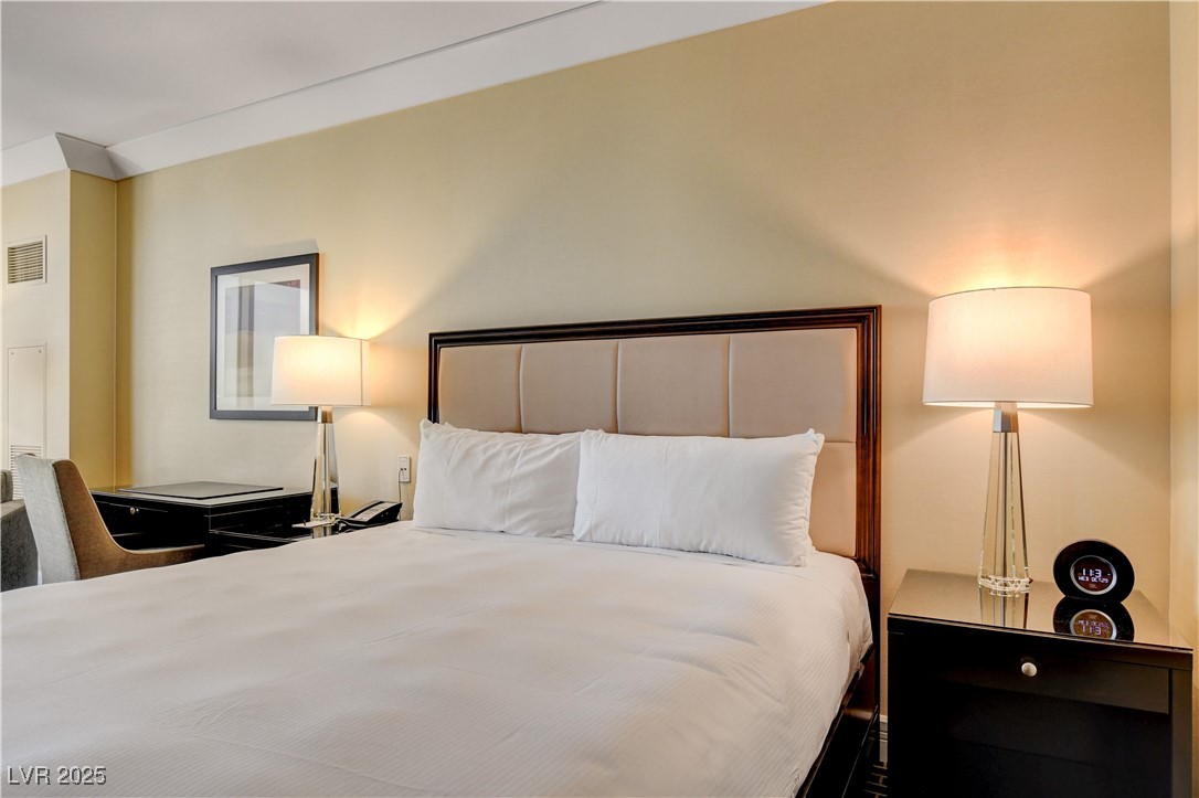 2000 North Fashion Show Drive 3316