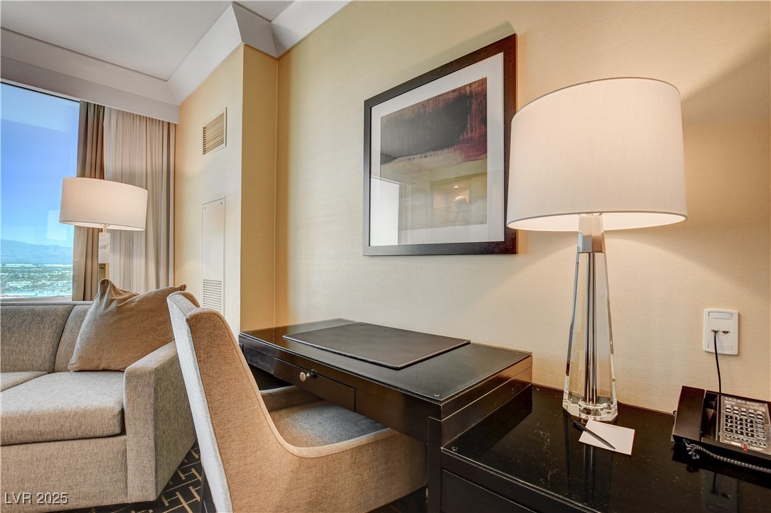 2000 North Fashion Show Drive 3316