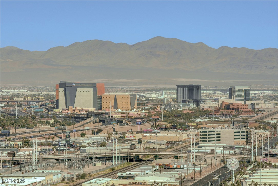 2000 North Fashion Show Drive 3316