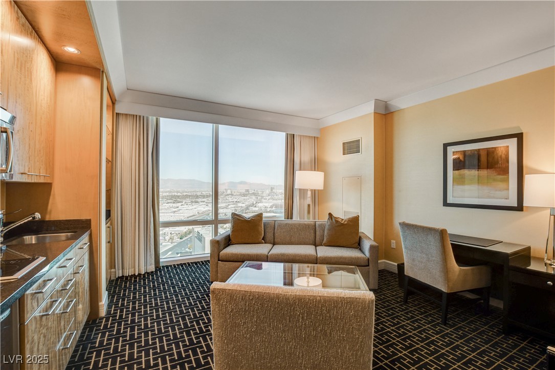 2000 North Fashion Show Drive 3316