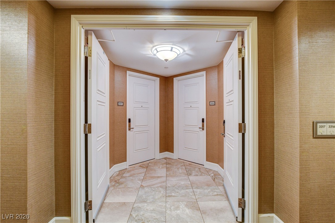 2000 North Fashion Show Drive 3316