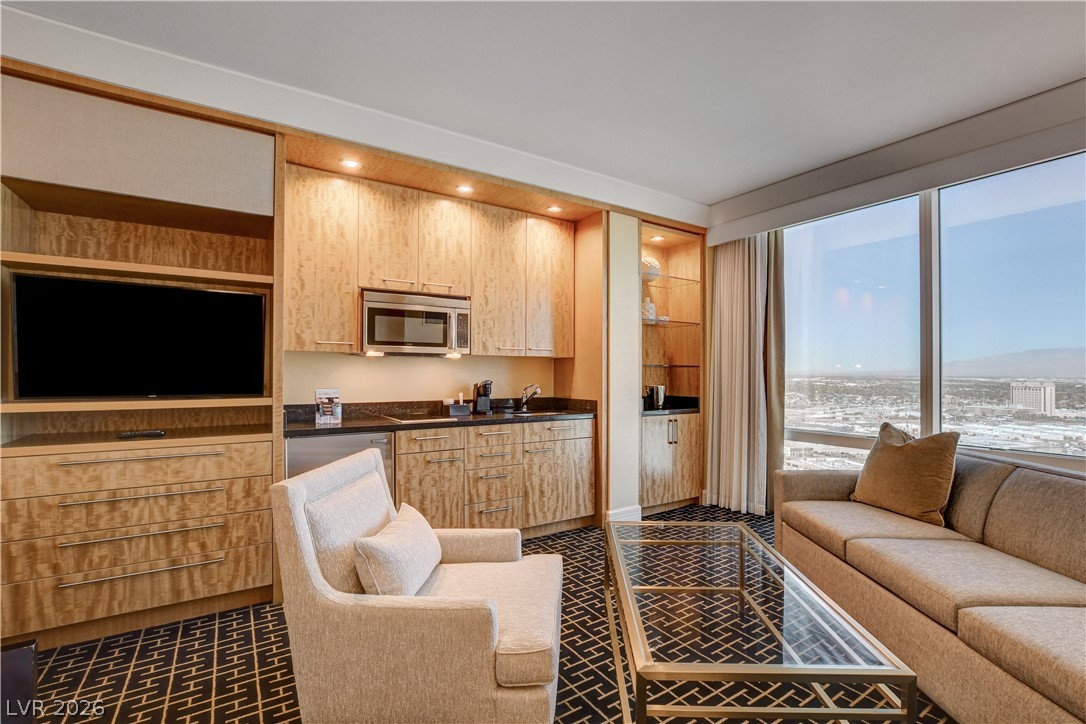 2000 North Fashion Show Drive 3316