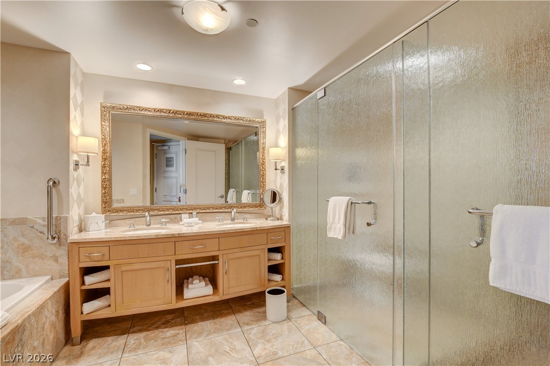 2000 North Fashion Show Drive 3316