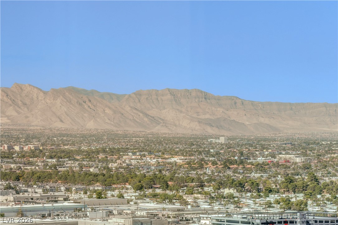 2000 North Fashion Show Drive 3316