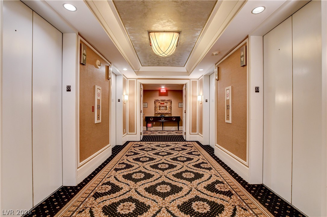 2000 North Fashion Show Drive 3316