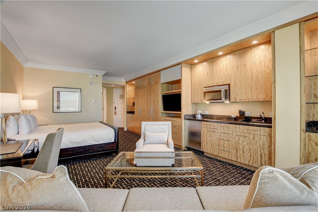 2000 North Fashion Show Drive 3316