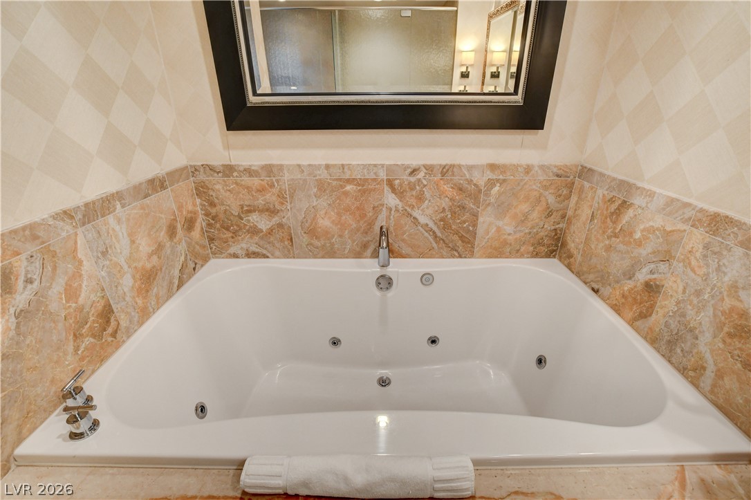 2000 North Fashion Show Drive 3316