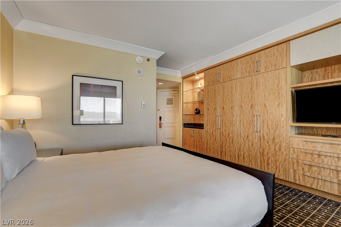 2000 North Fashion Show Drive 3316