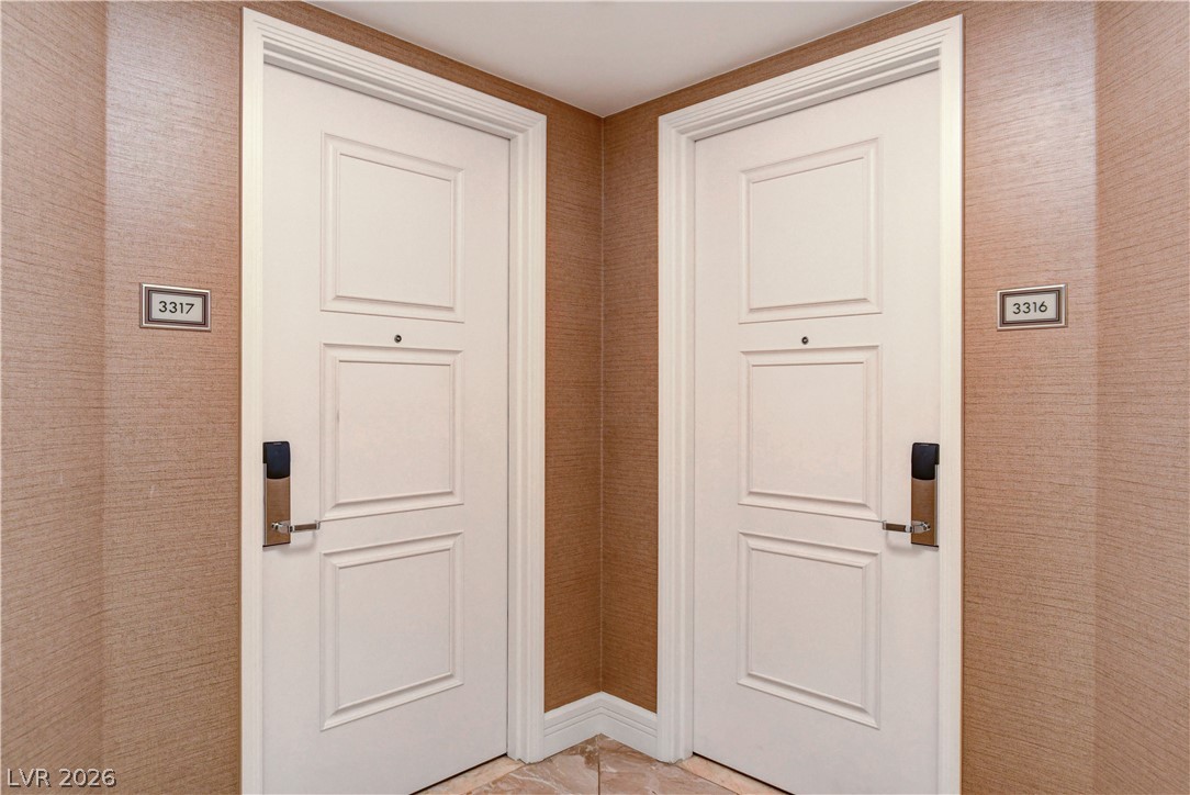 2000 North Fashion Show Drive 3316