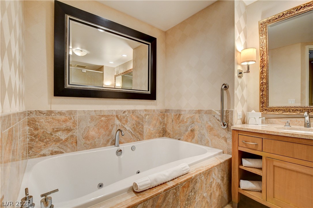 2000 North Fashion Show Drive 3316