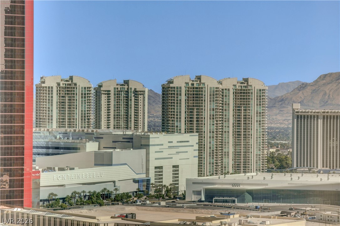 2000 North Fashion Show Drive 3316