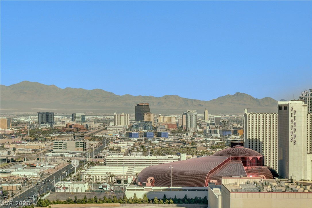 2000 North Fashion Show Drive 3316