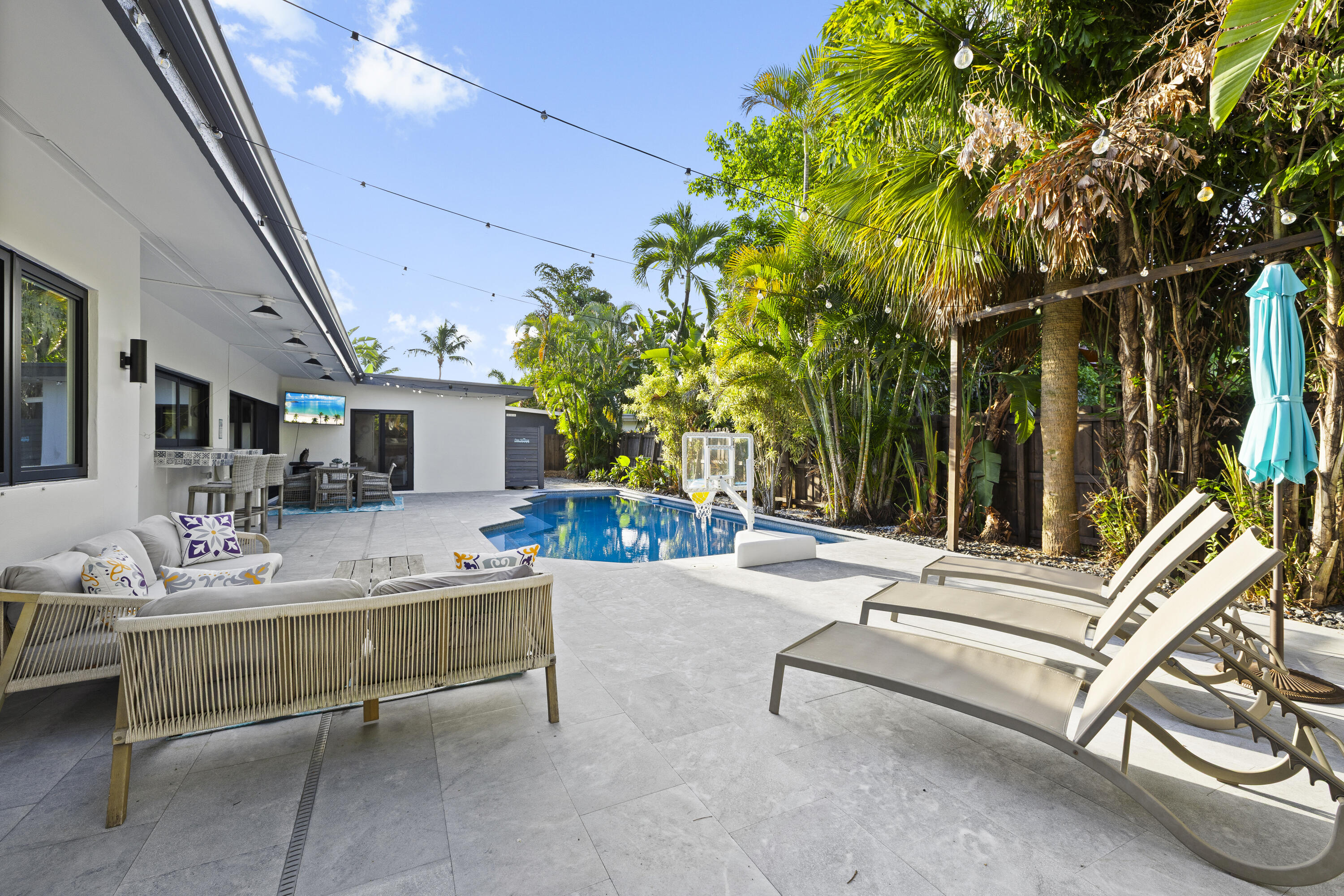 2112 Manatee Drive