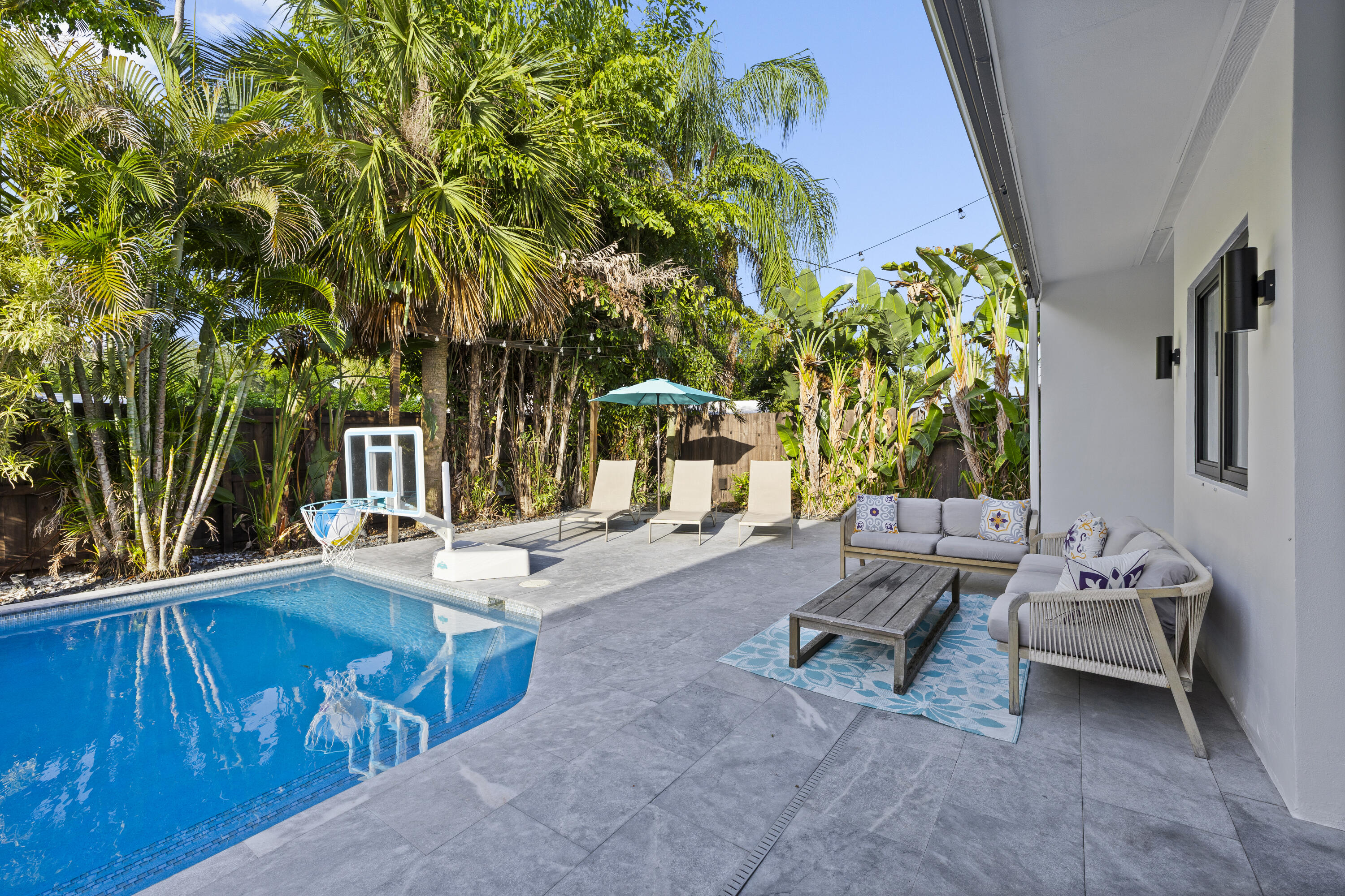 2112 Manatee Drive