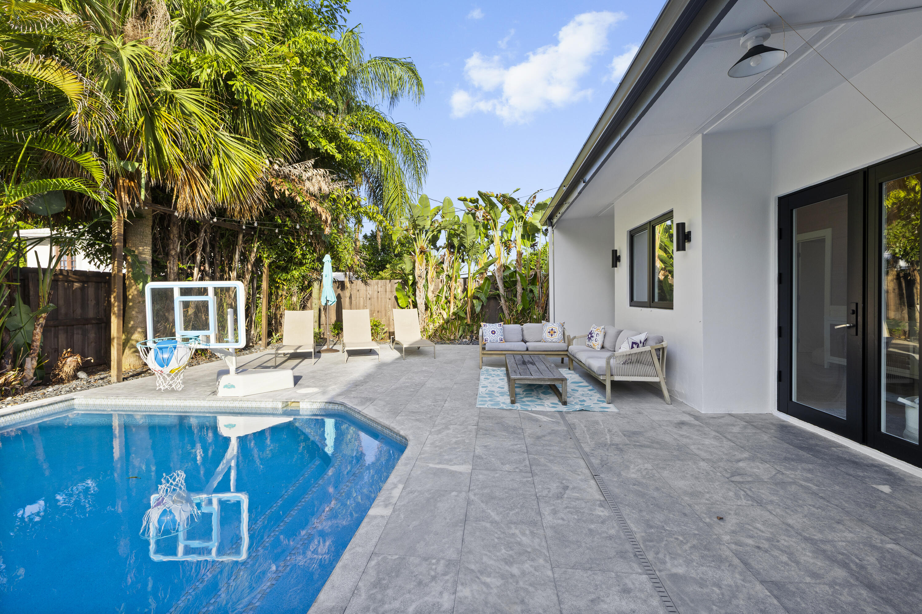 2112 Manatee Drive