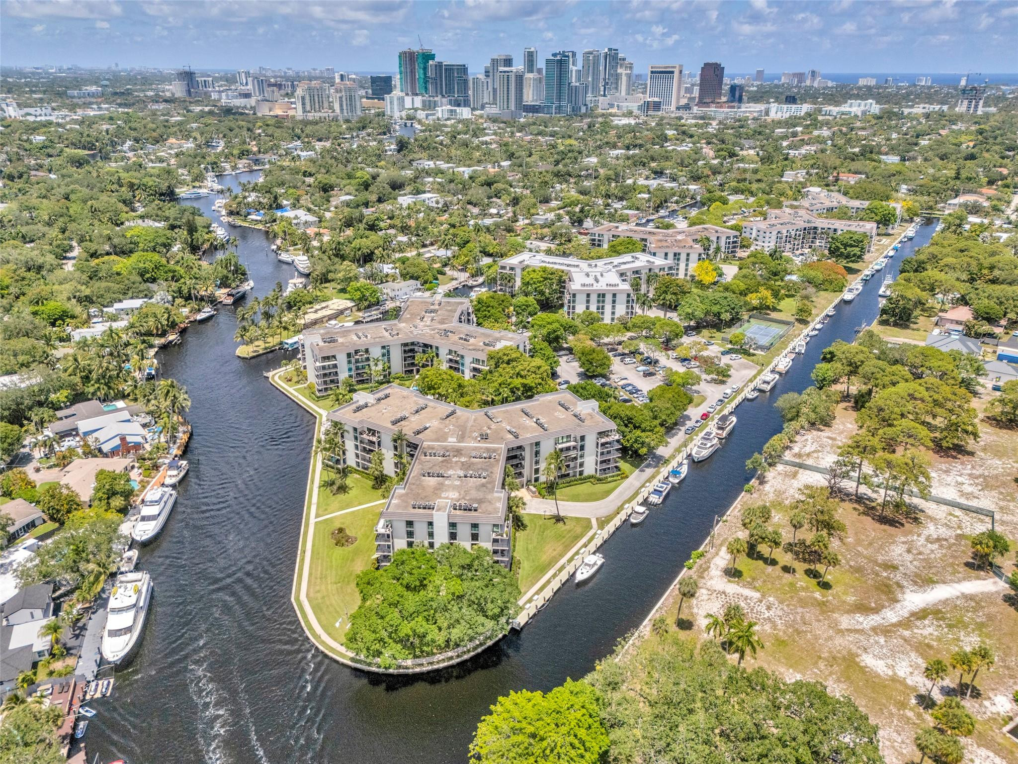 900 River Reach Drive 518