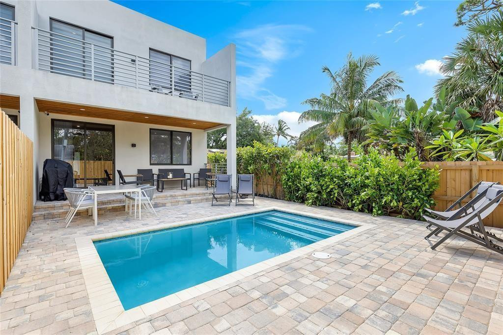 811 SW 10th Terrace