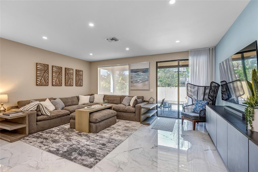 811 SW 10th Terrace