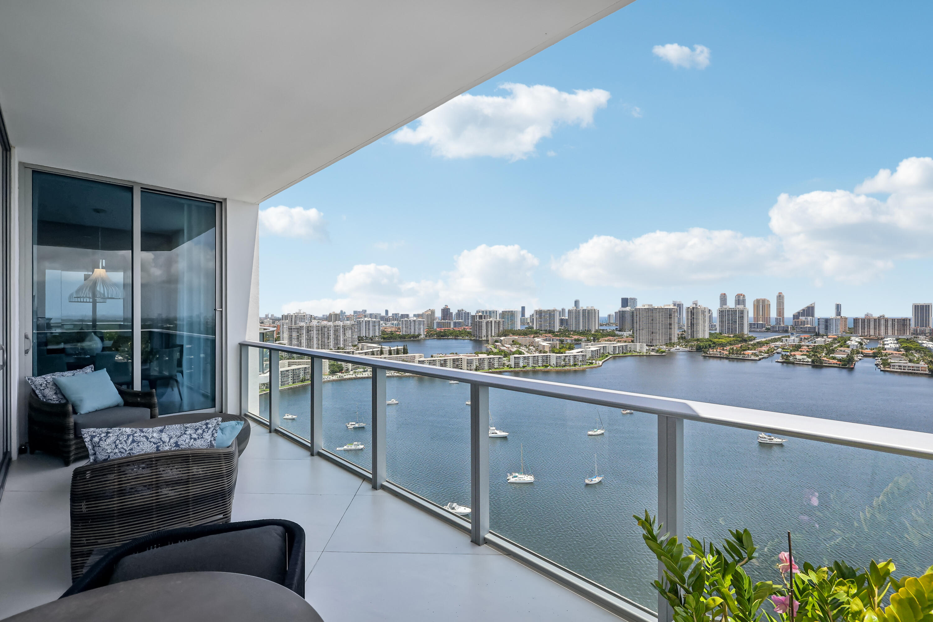 17301 BISCAYNE Boulevard PH-7