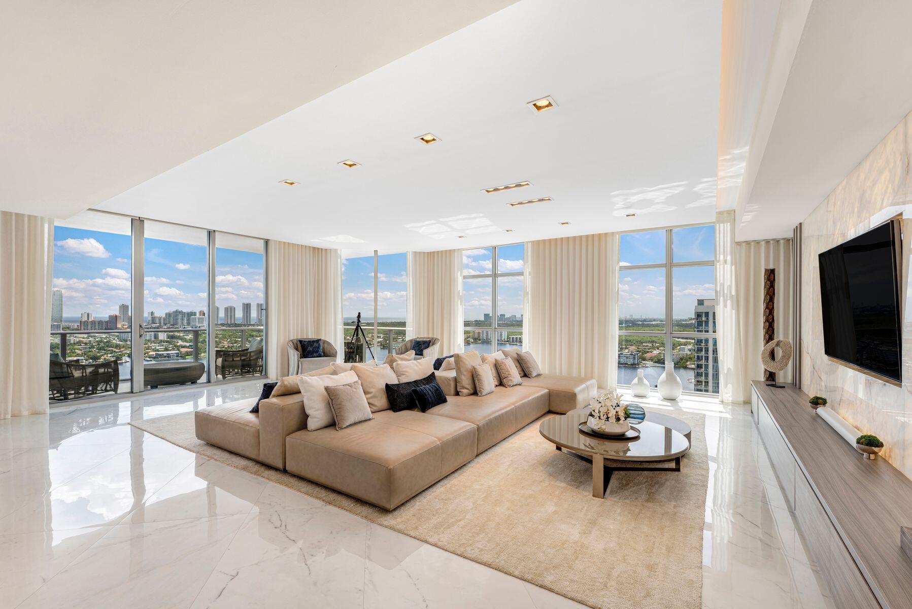 17301 Biscayne Boulevard Ph 7 North Miami Beach Fl Us 33160 B26090495