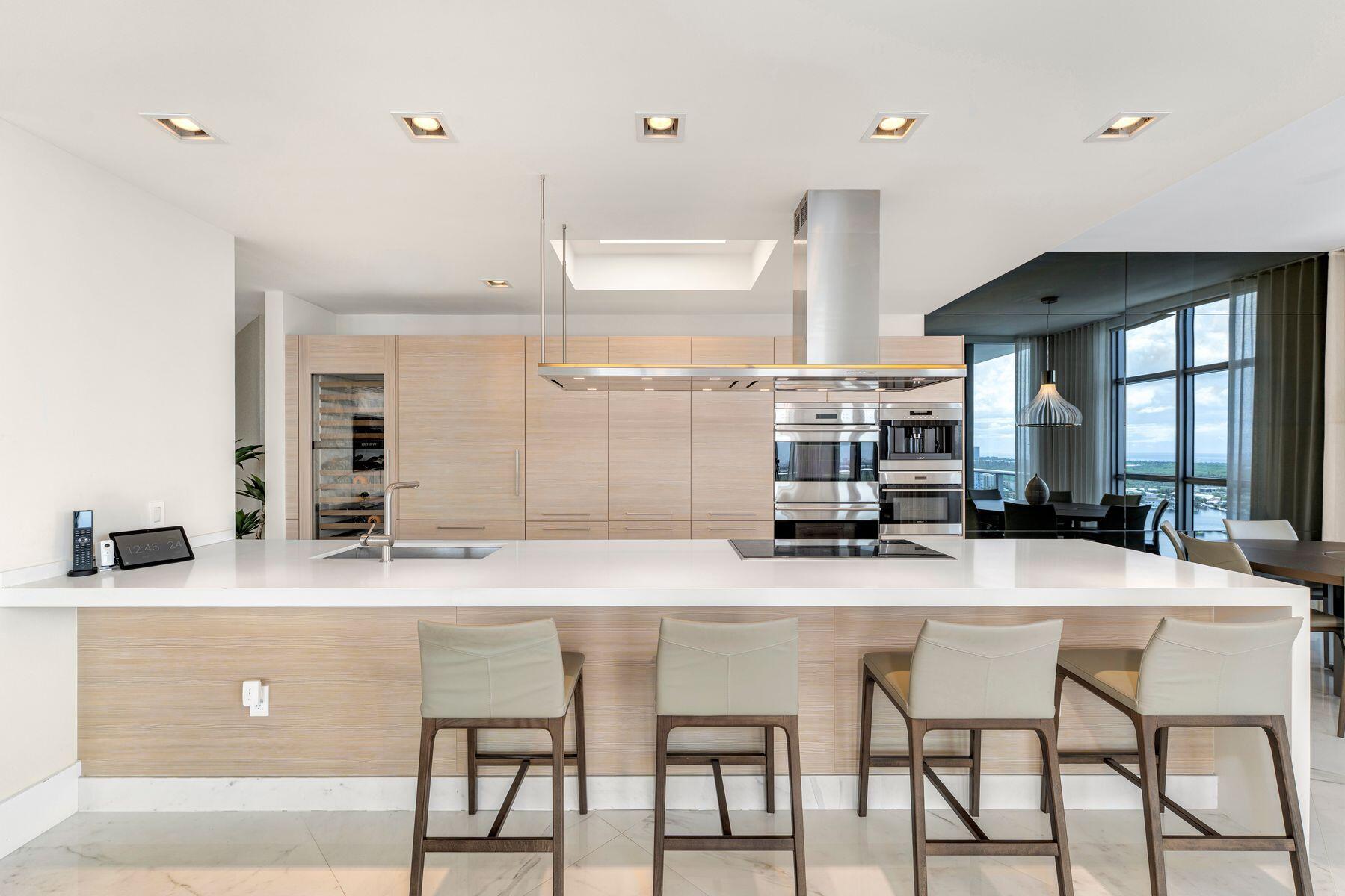 17301 BISCAYNE Boulevard PH-7