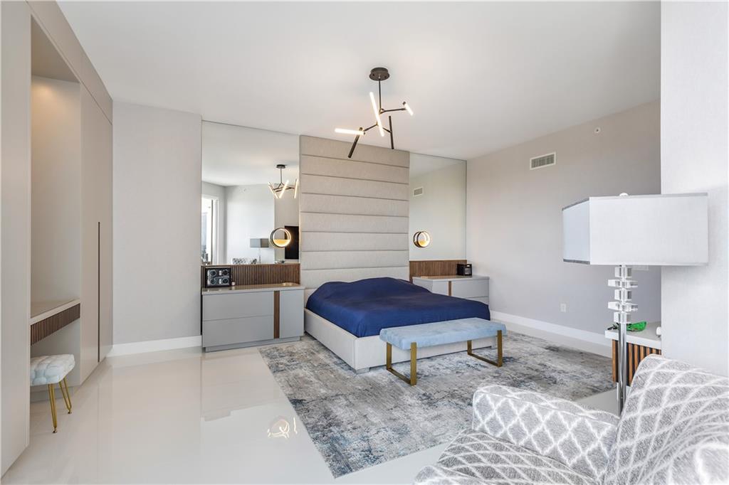 17301 Biscayne Blvd Unit: PHL6