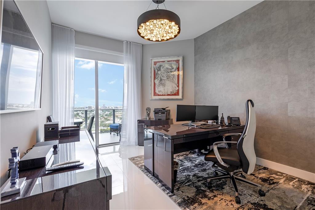 17301 Biscayne Blvd Unit: PHL6