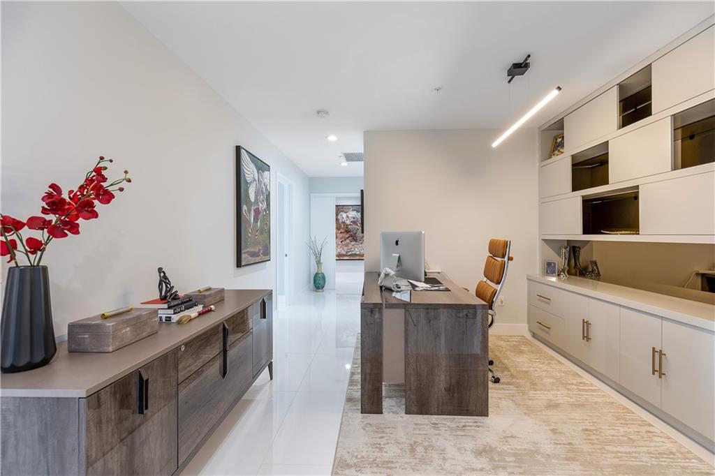 17301 Biscayne Blvd Unit: PHL6