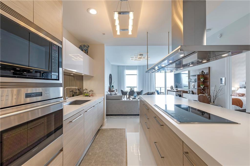 17301 Biscayne Blvd Unit: PHL6