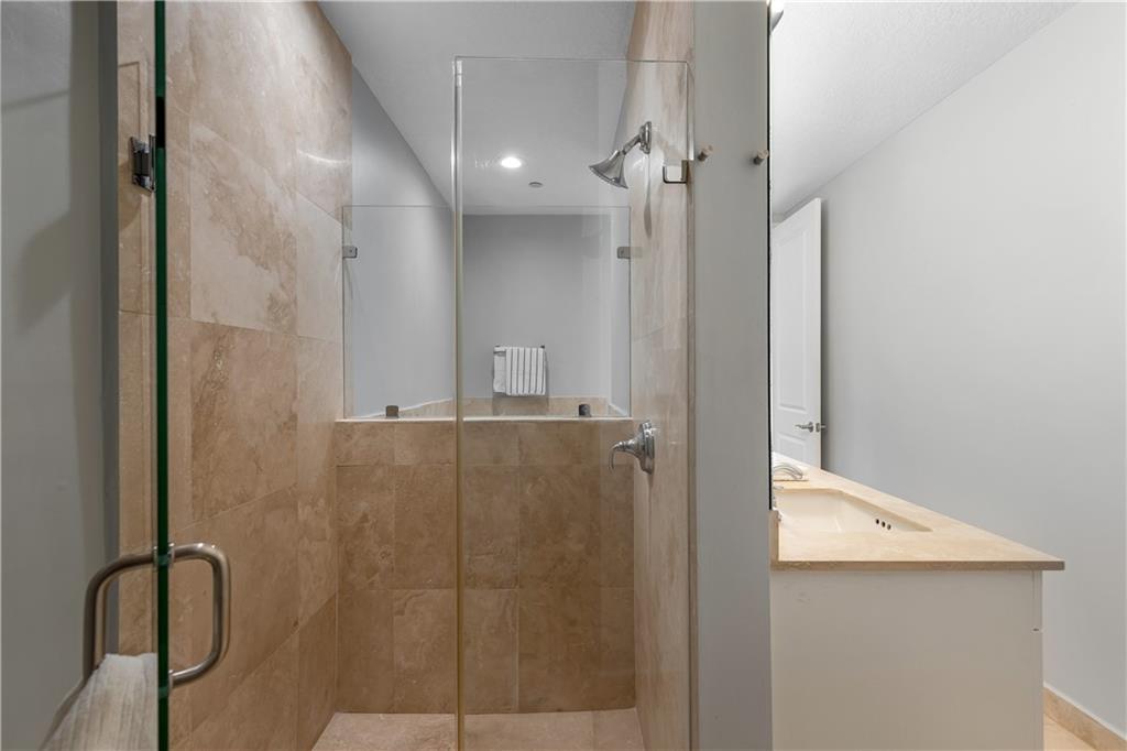 302 NE 8th Ave Unit: 0
