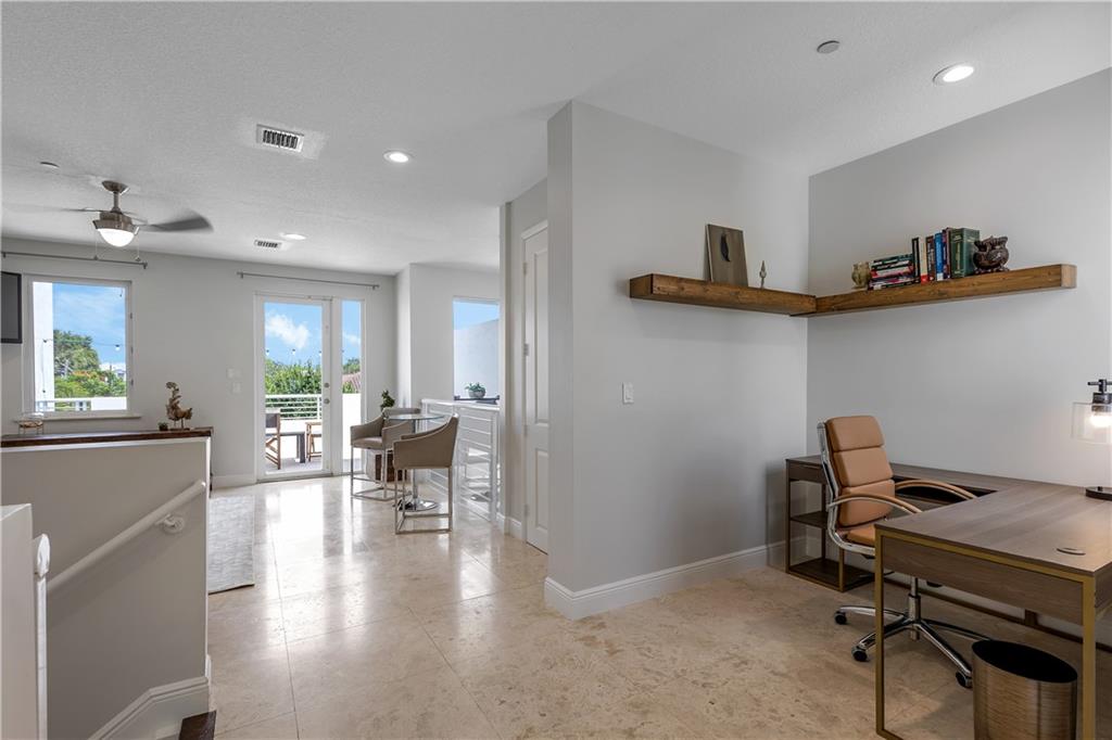 302 NE 8th Ave Unit: 0