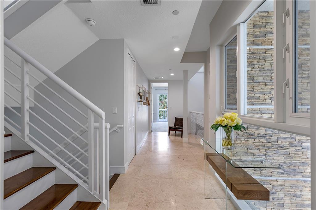 302 NE 8th Ave Unit: 0