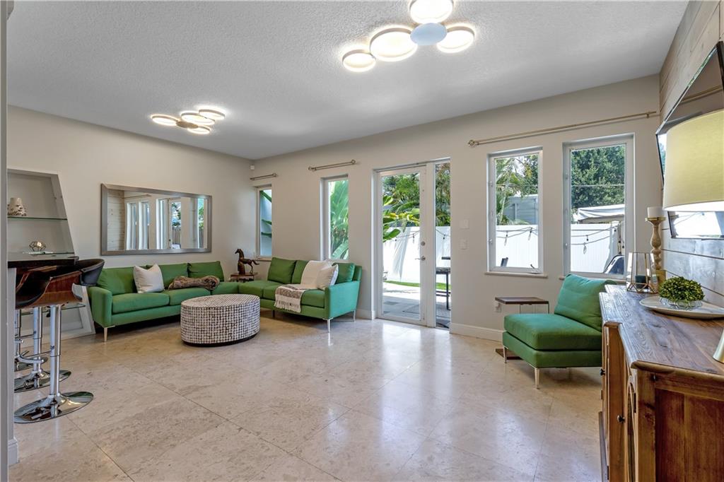 302 NE 8th Ave Unit: 0