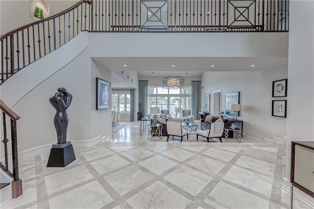 1313 E LAKE DR