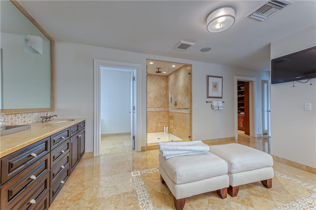 1313 E LAKE DR