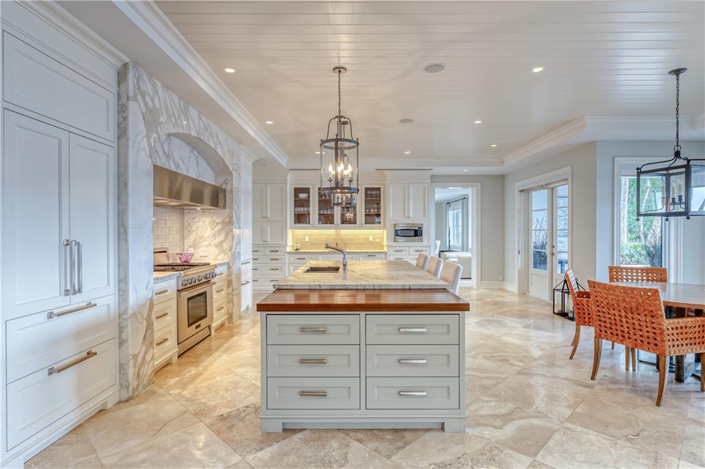 1313 E LAKE DR