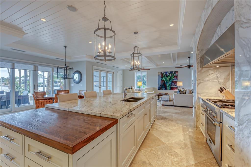 1313 E LAKE DR