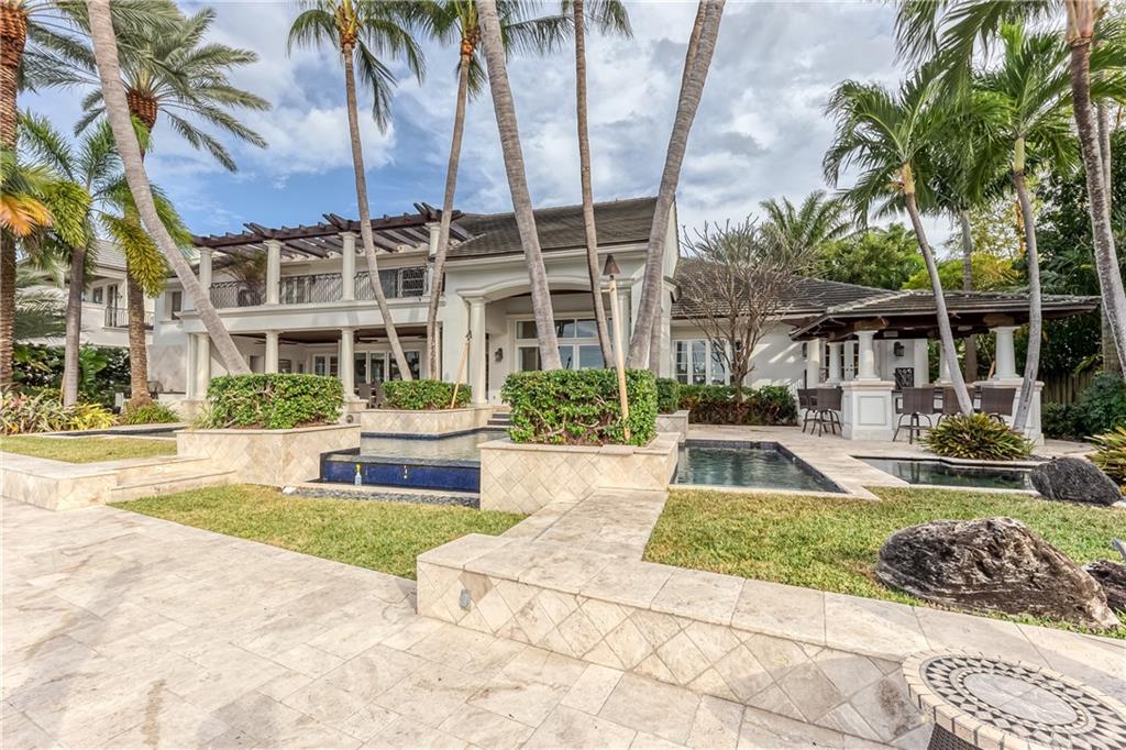 1313 E LAKE DR