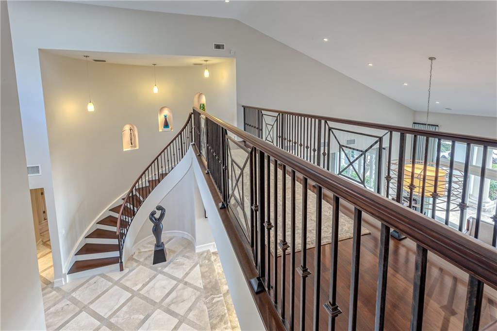 1313 E LAKE DR