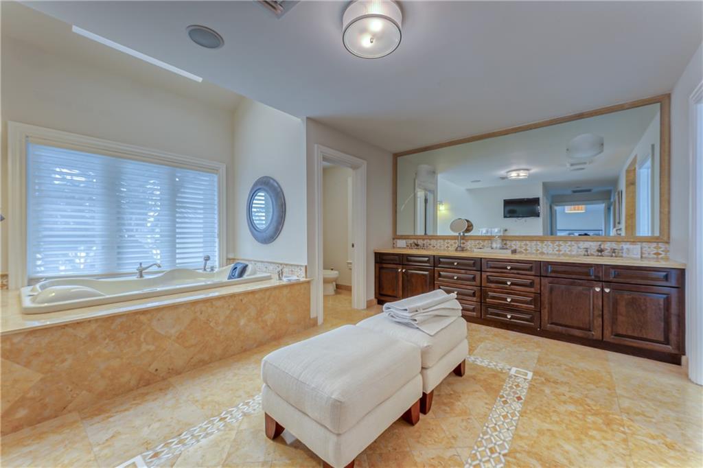 1313 E LAKE DR
