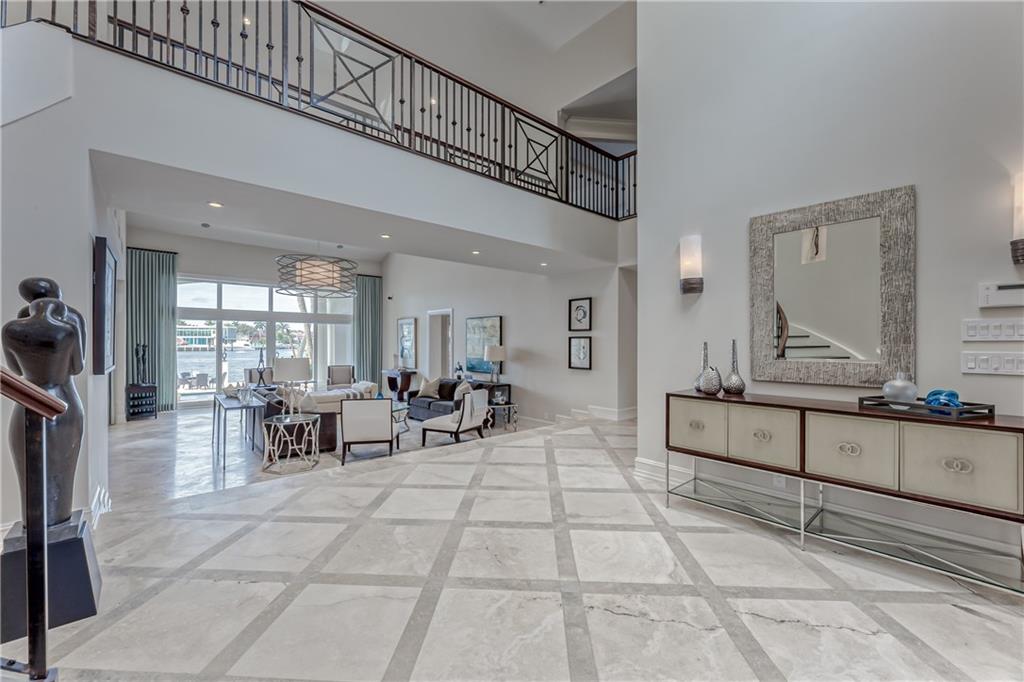 1313 E LAKE DR