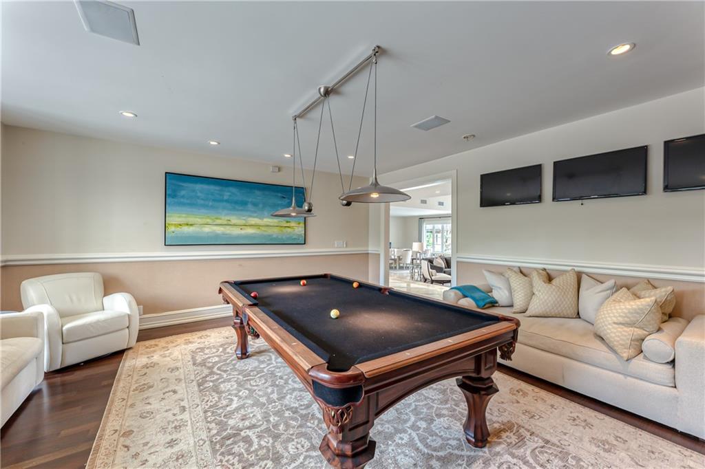 1313 E LAKE DR