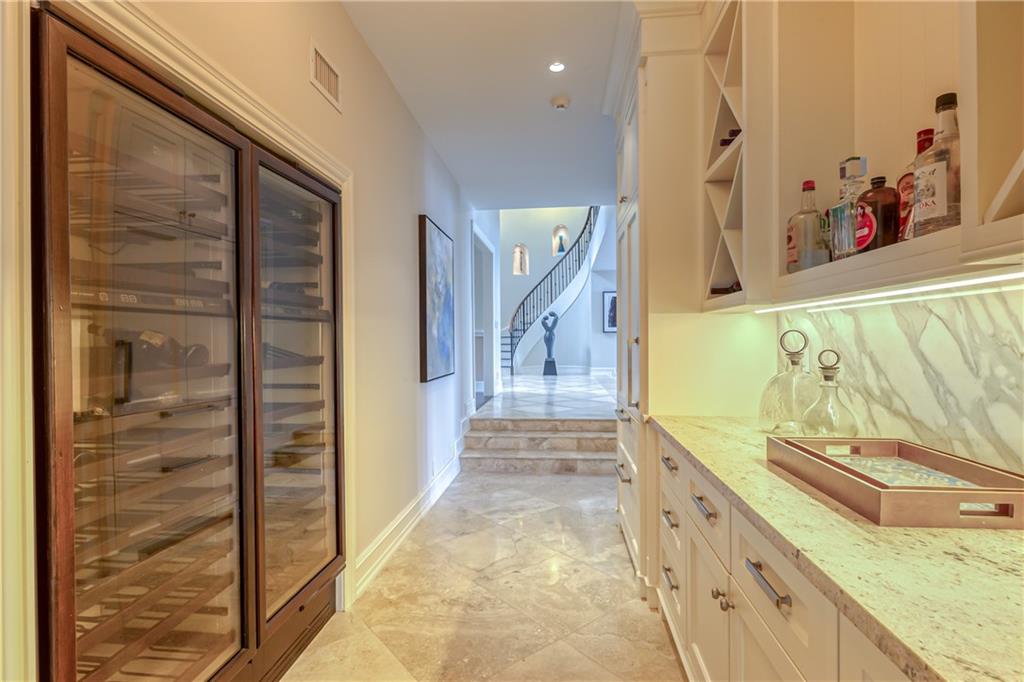 1313 E LAKE DR
