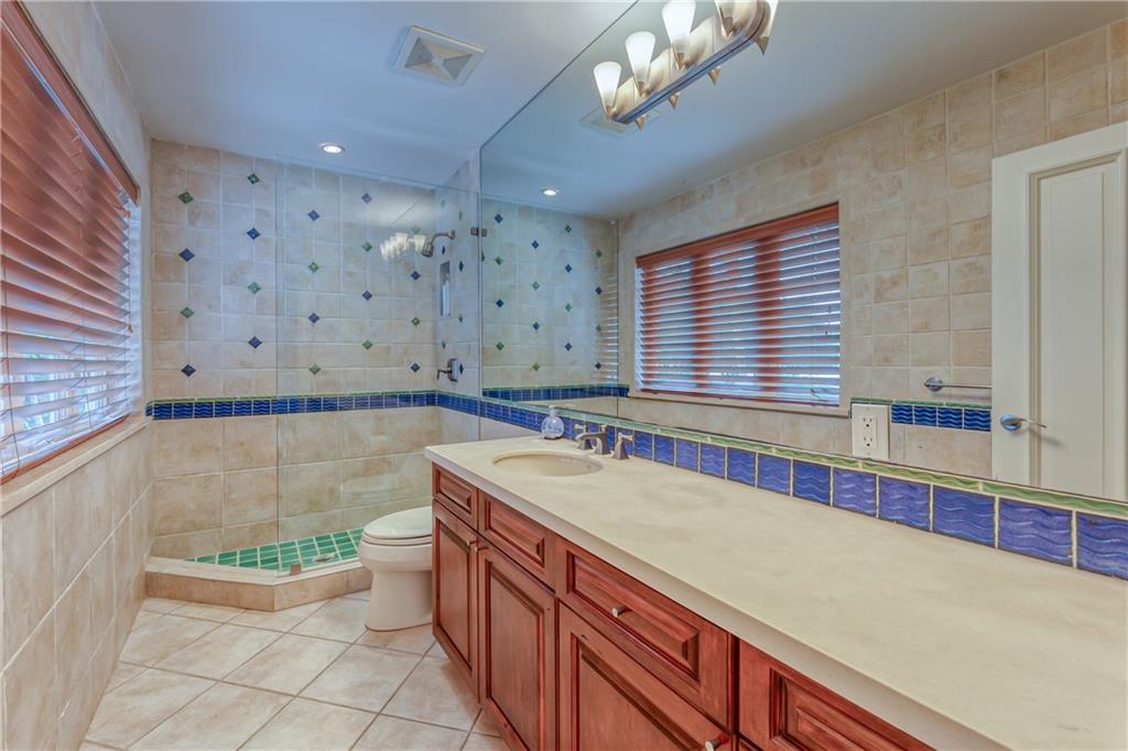 1313 E LAKE DR