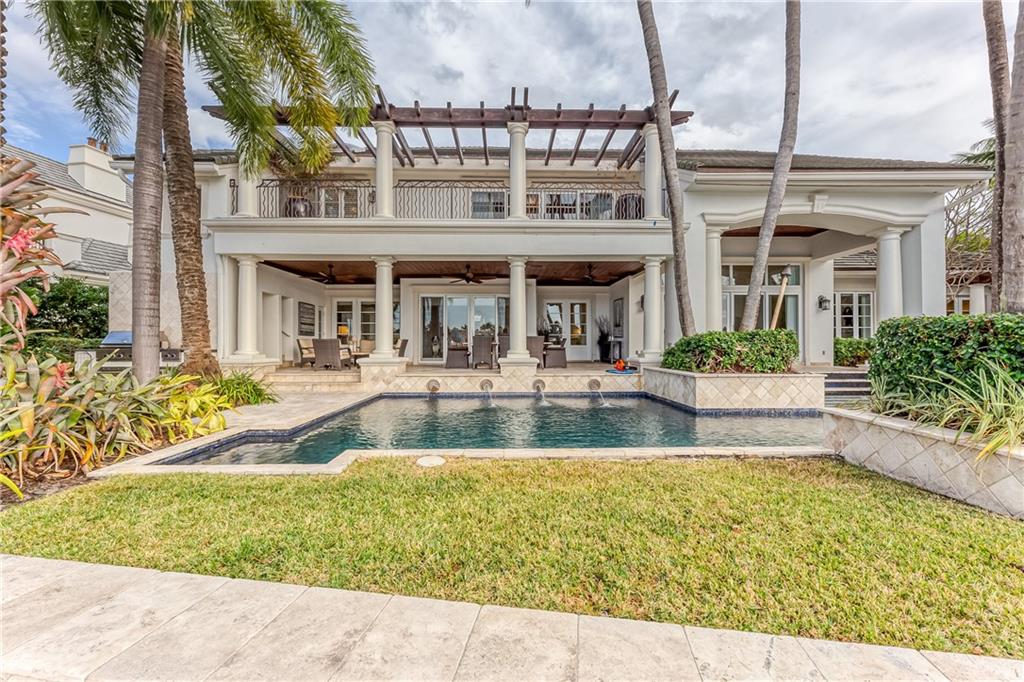 1313 E LAKE DR