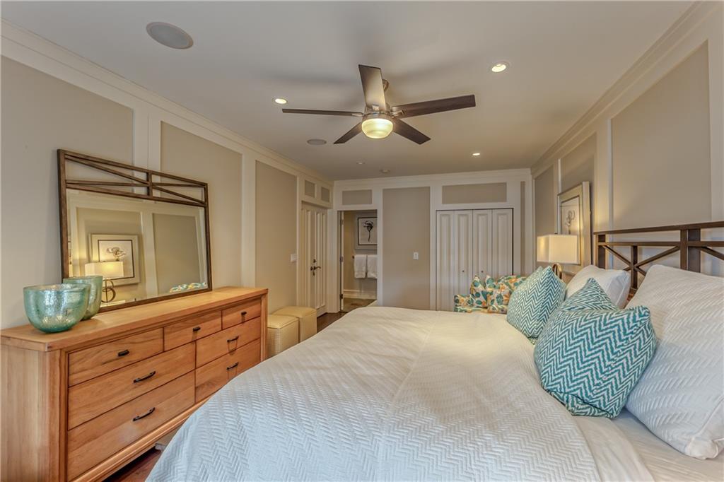 1313 E LAKE DR