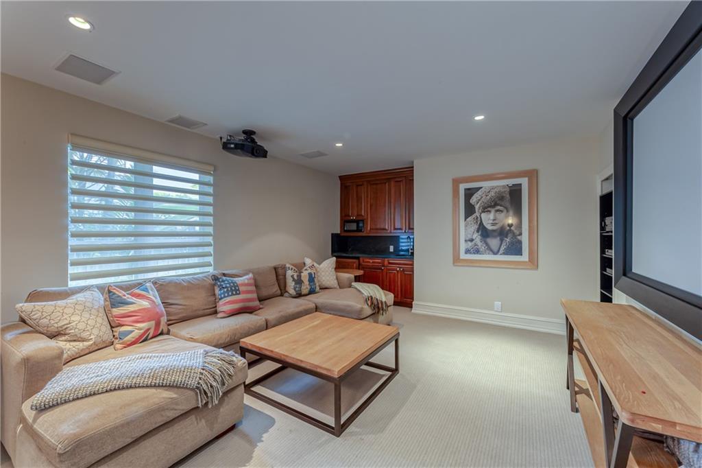 1313 E LAKE DR