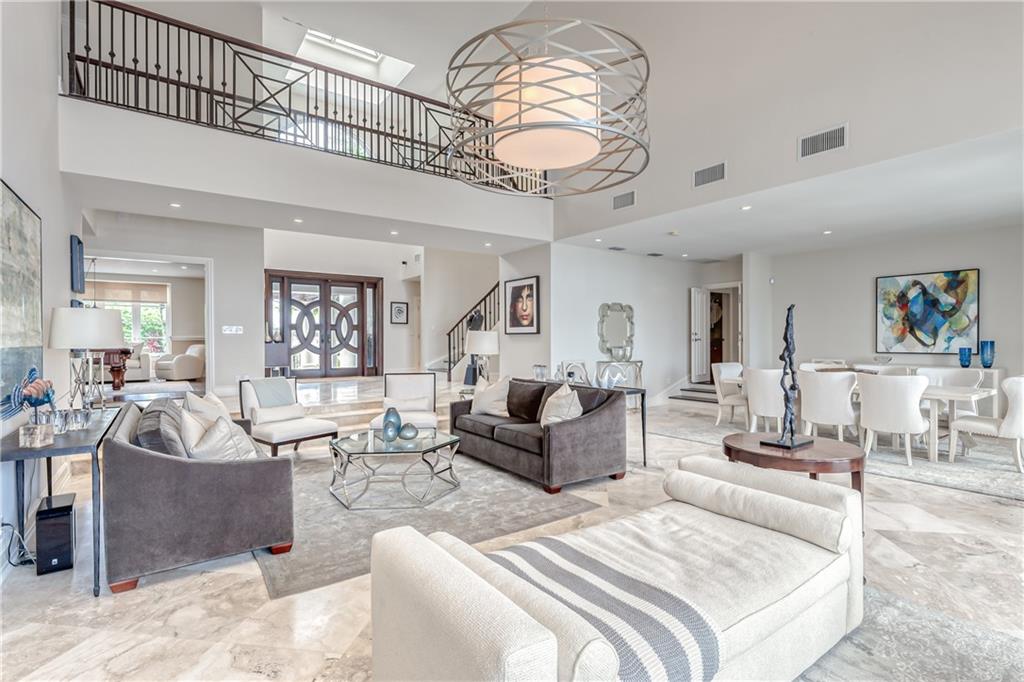 1313 E LAKE DR